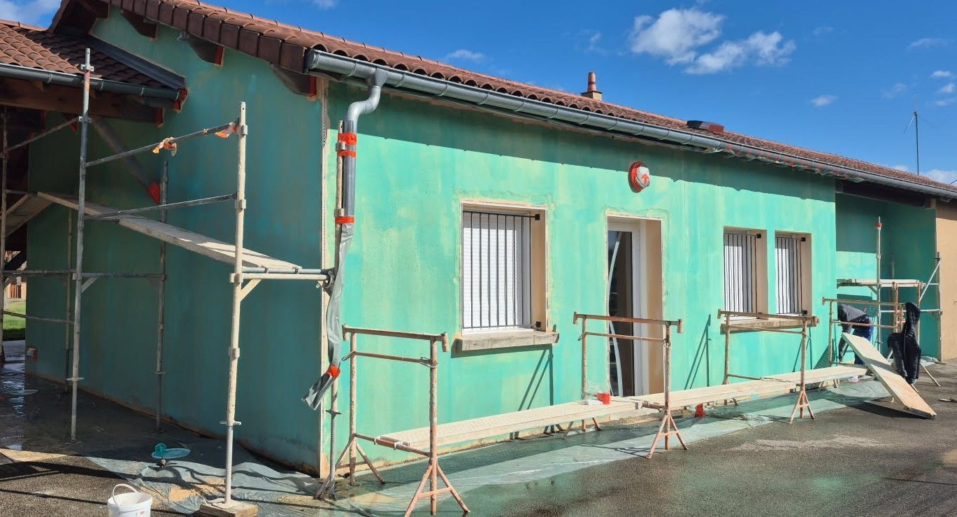 Façade de maison en cours de travaux