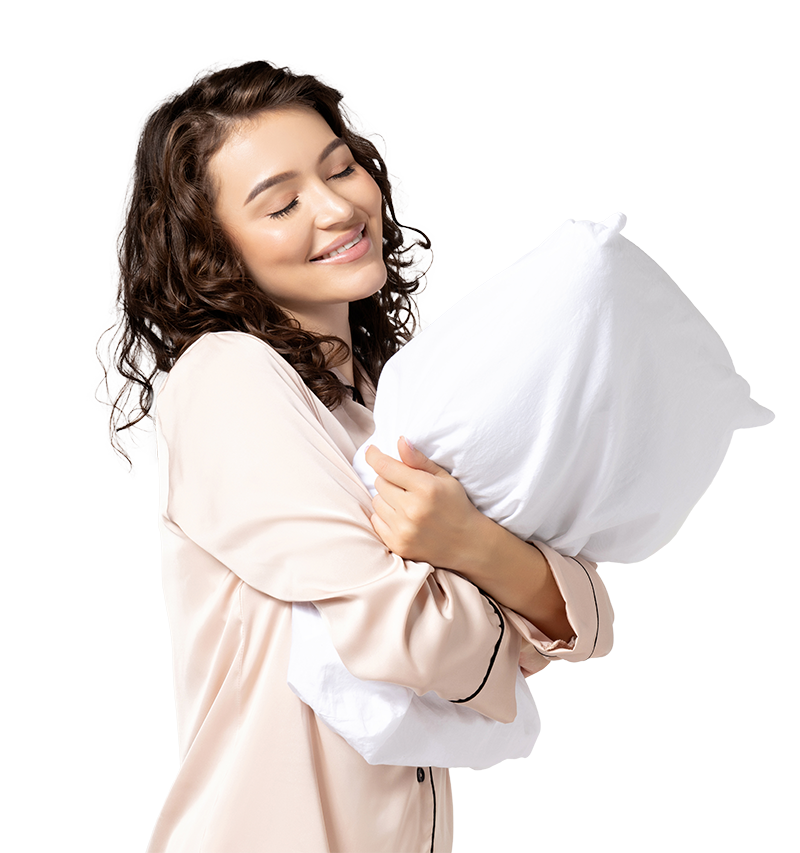 Femme qui tient un oreiller