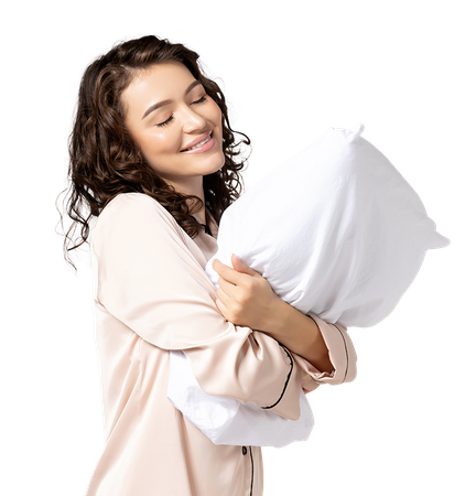 Femme qui tient un oreiller