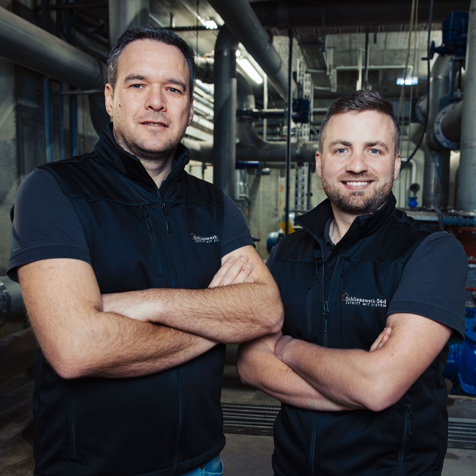 Brauner Umriss eines Hauses mit Schlüssellochdesign, das auf Immobilien oder den Zugang zu einem Haus hindeutet.