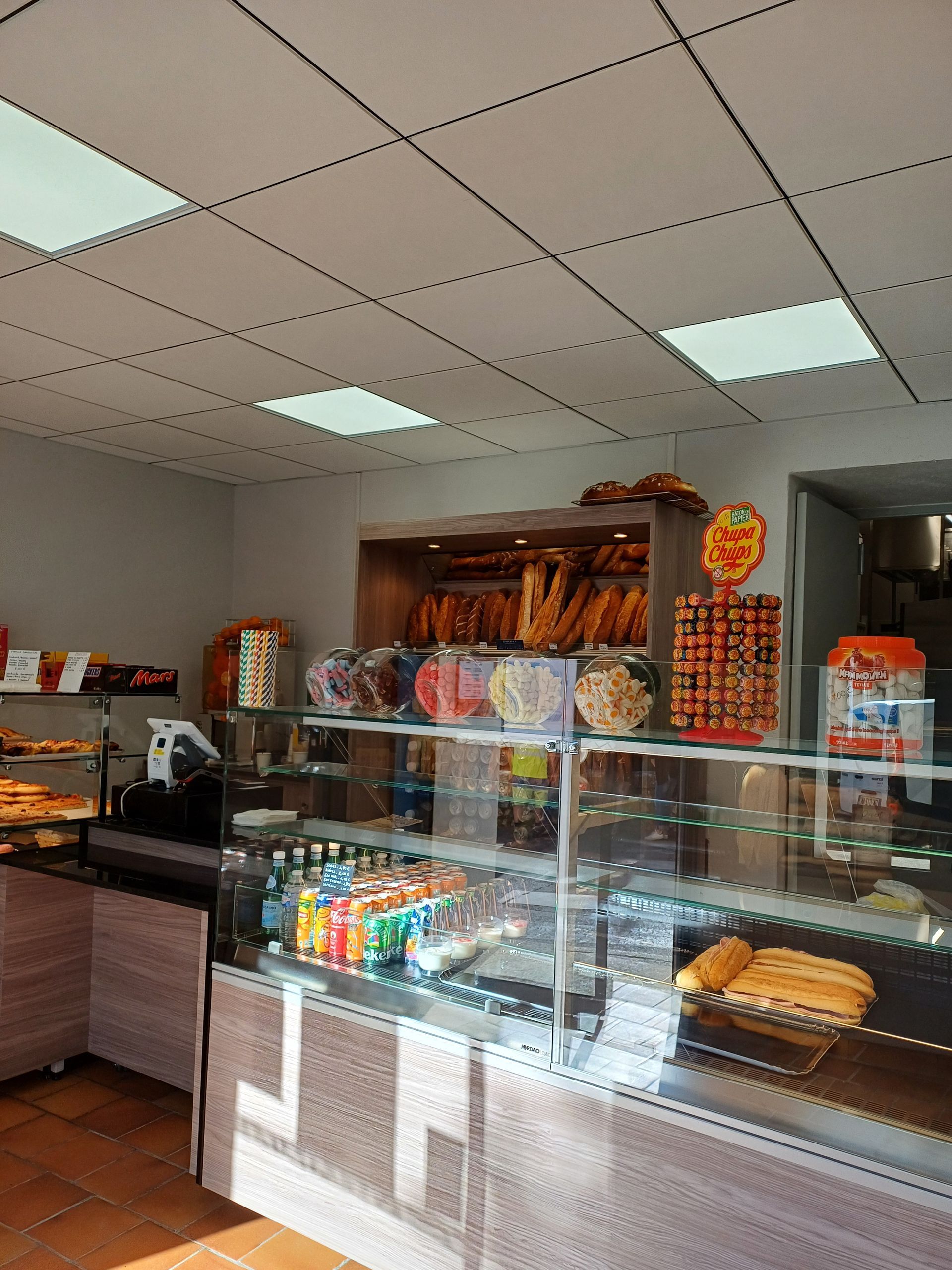 La vitrine d'une boulangerie