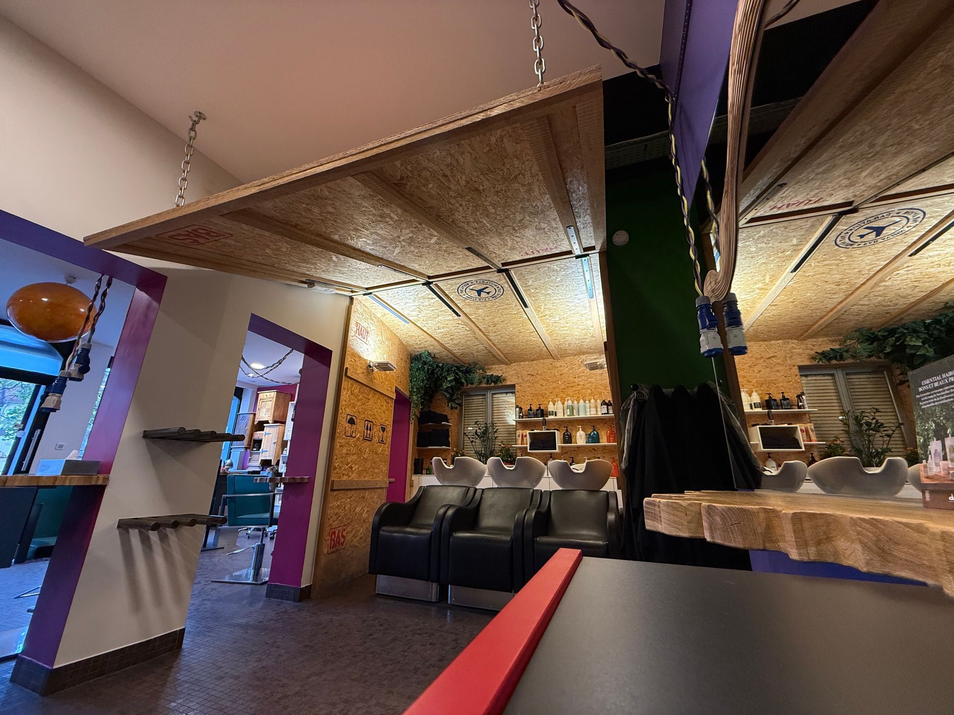 Espace shampoing style lounge et cosy dans le salon