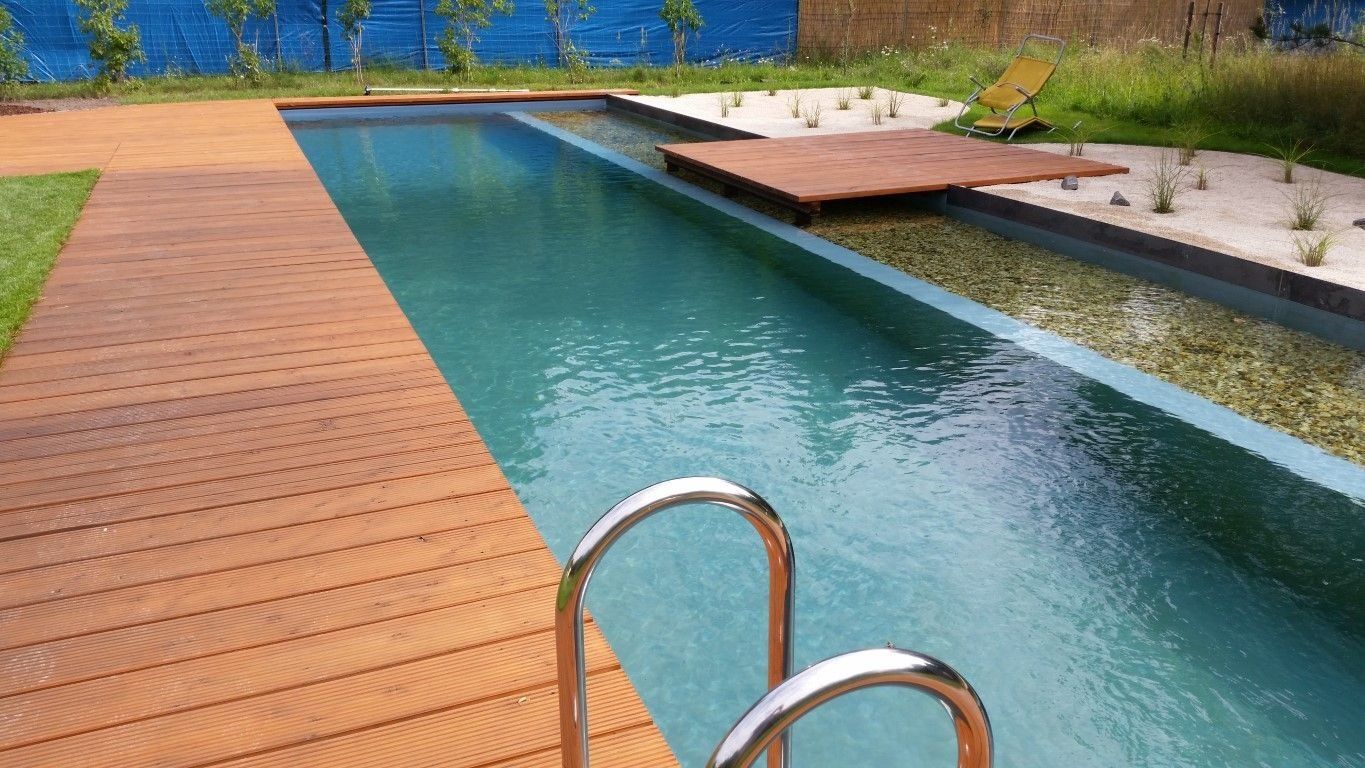 Lleiner Schwimmteich mit Einstiegsleiter