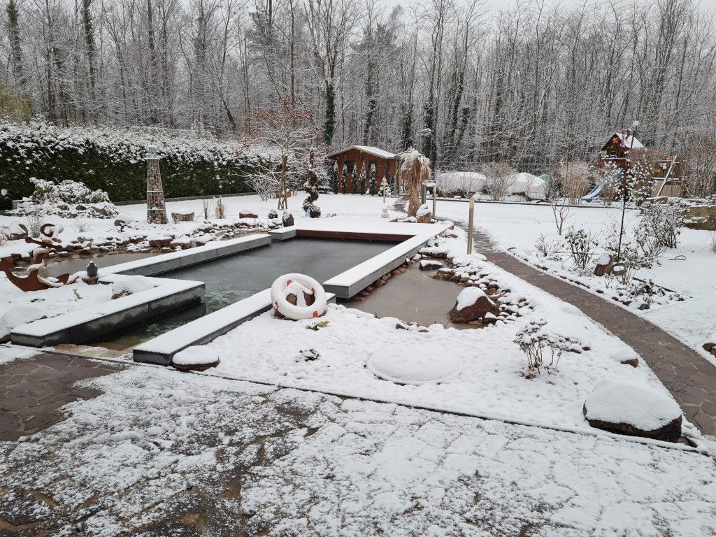 Naturpool im Winter