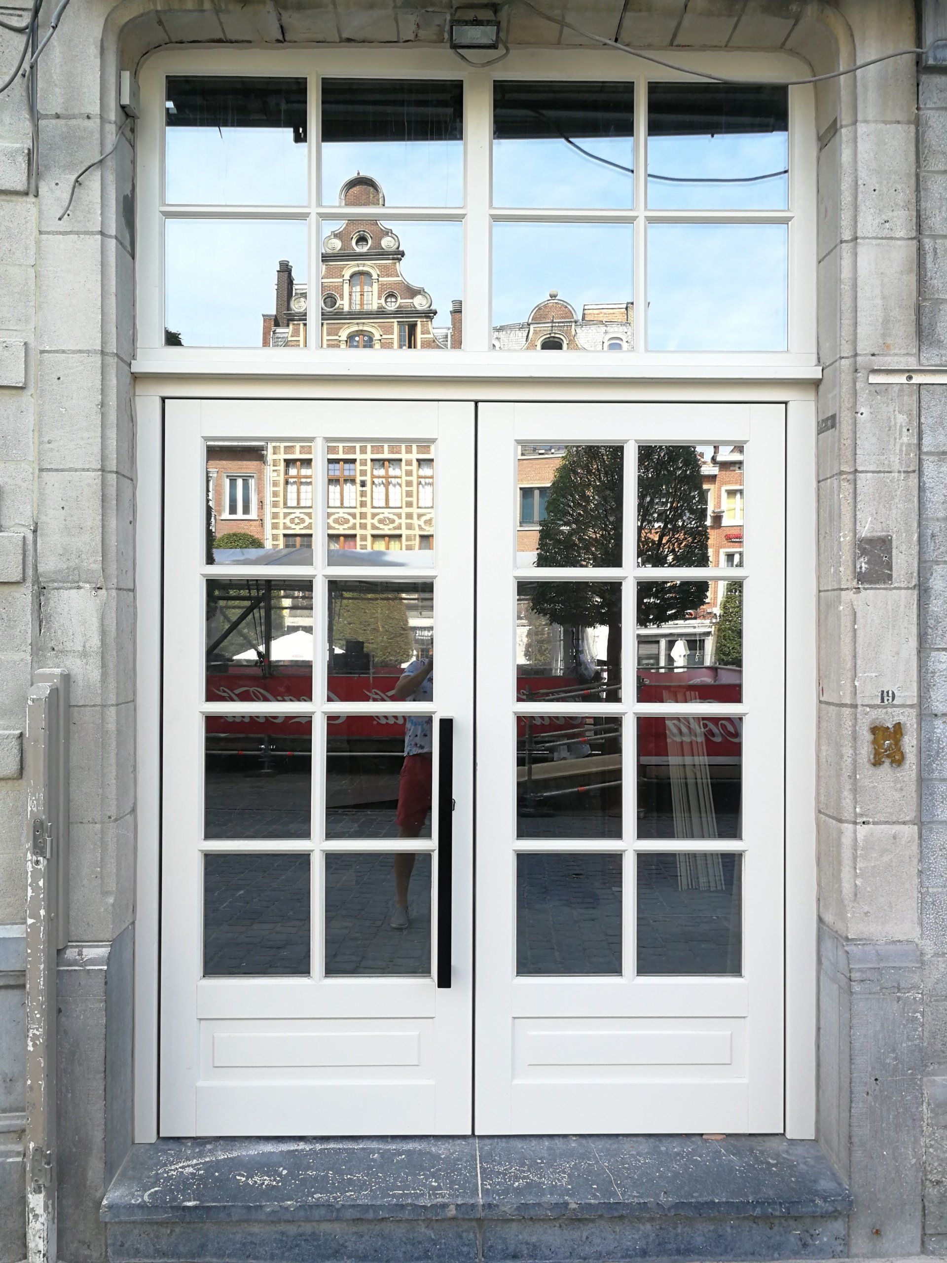 houten deur met ramen