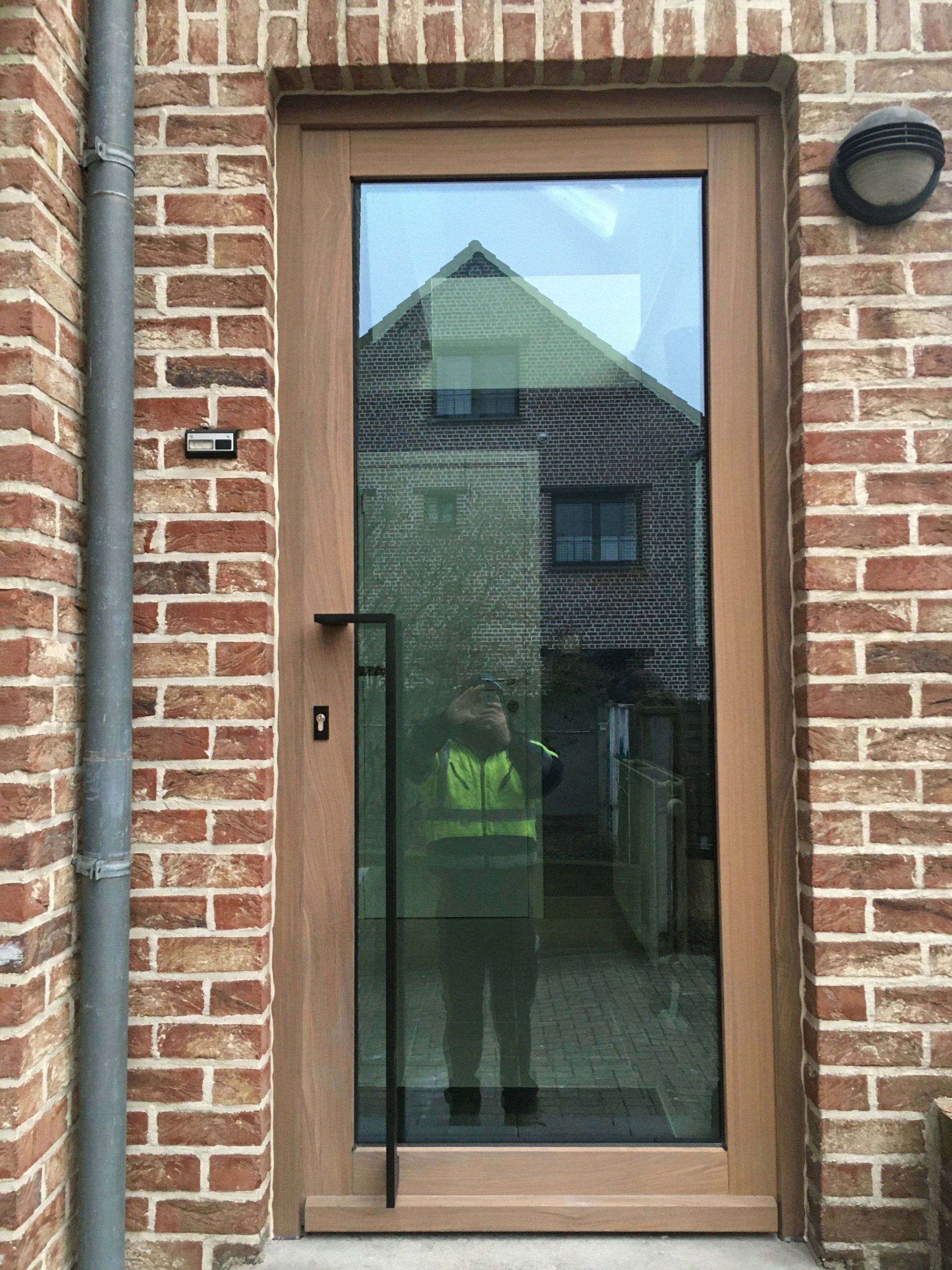 glazen deur met hout