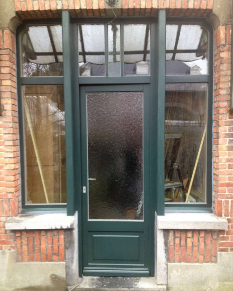 Houten deur met ramen