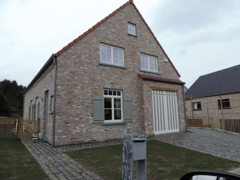 Houten ramen plaatsen