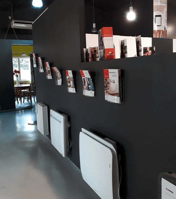 Façade de radiateurs au showroom