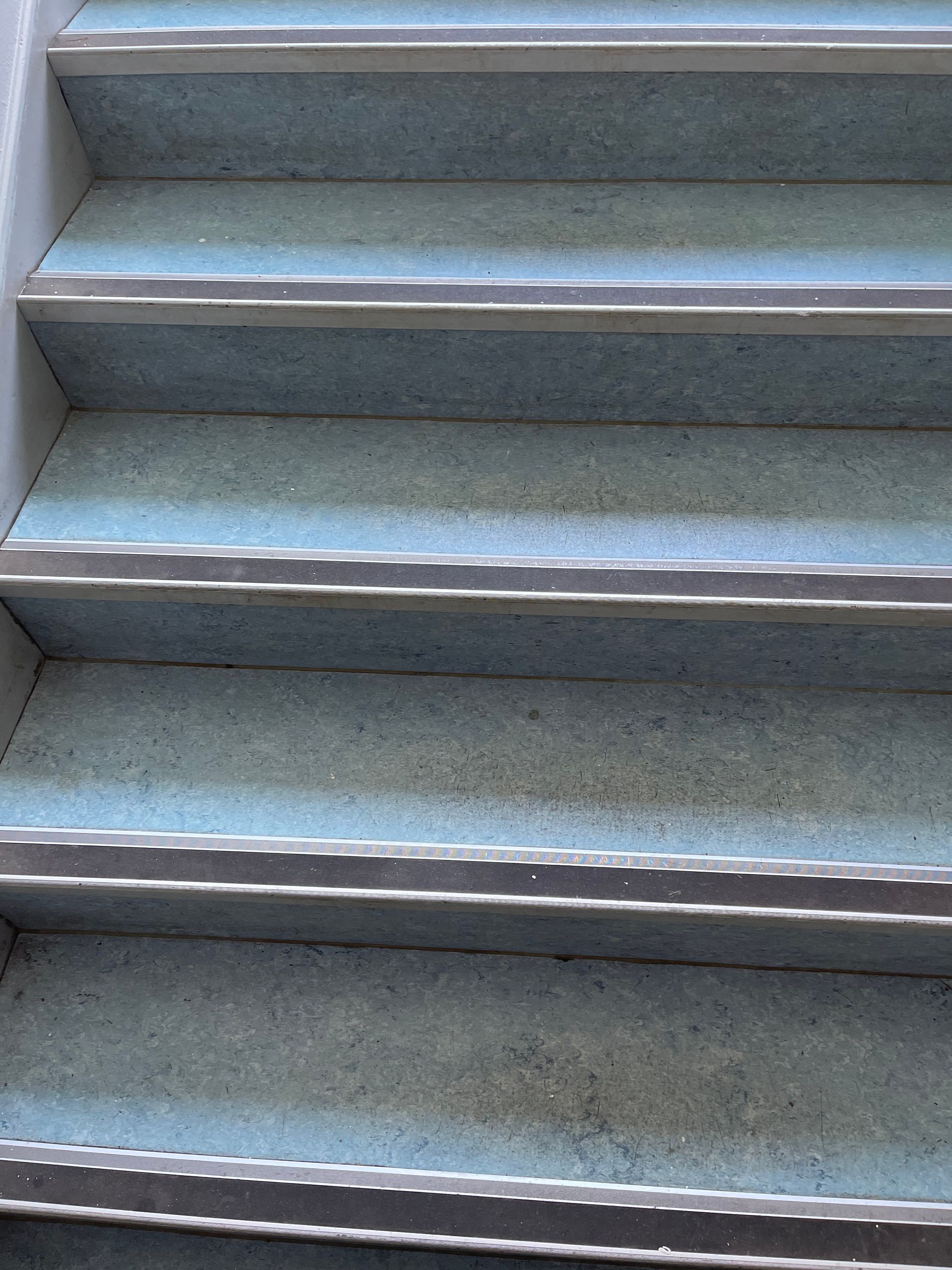 Escalier gris/bleu