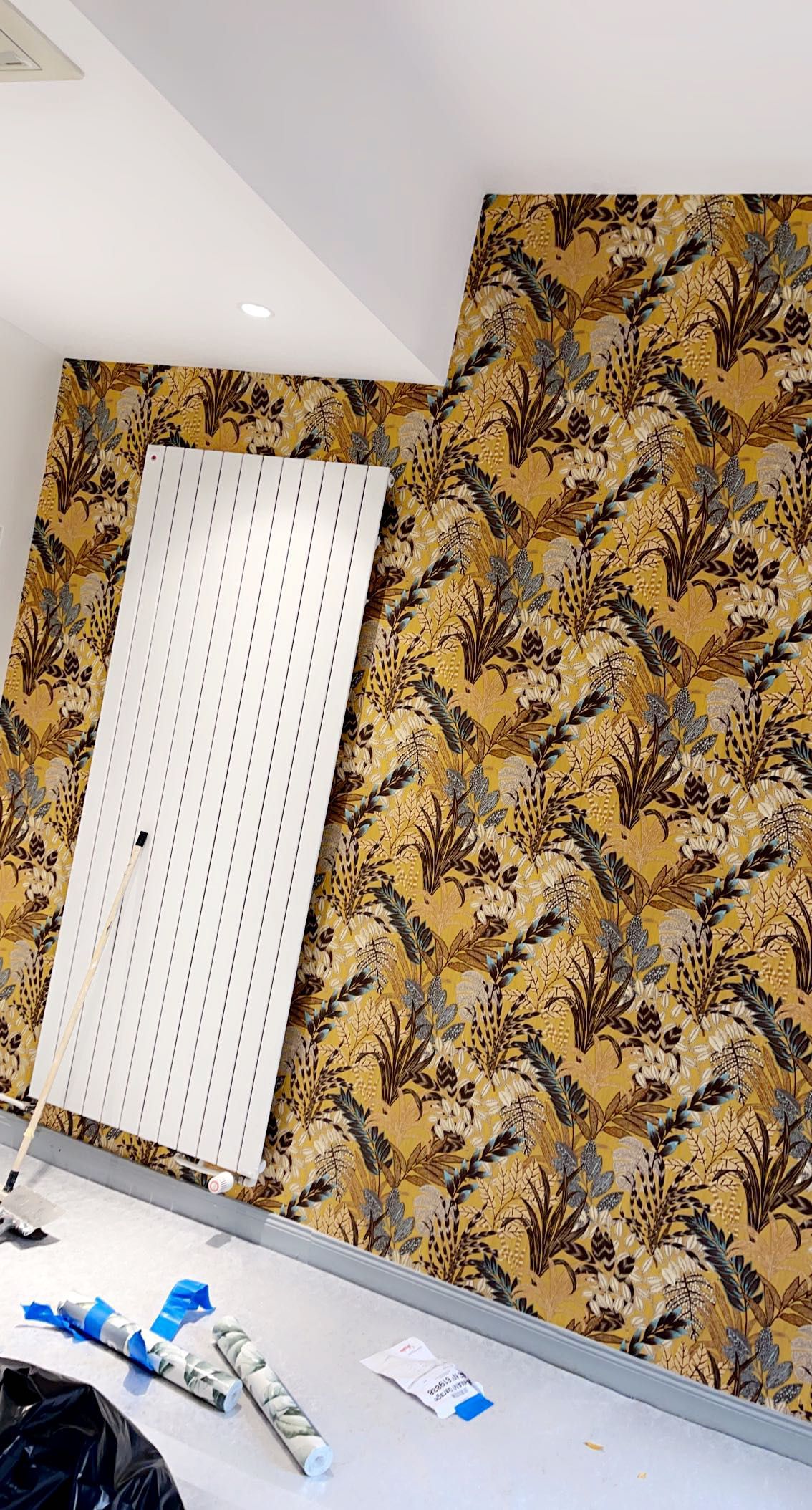 Papier peint avec motifs de plantes