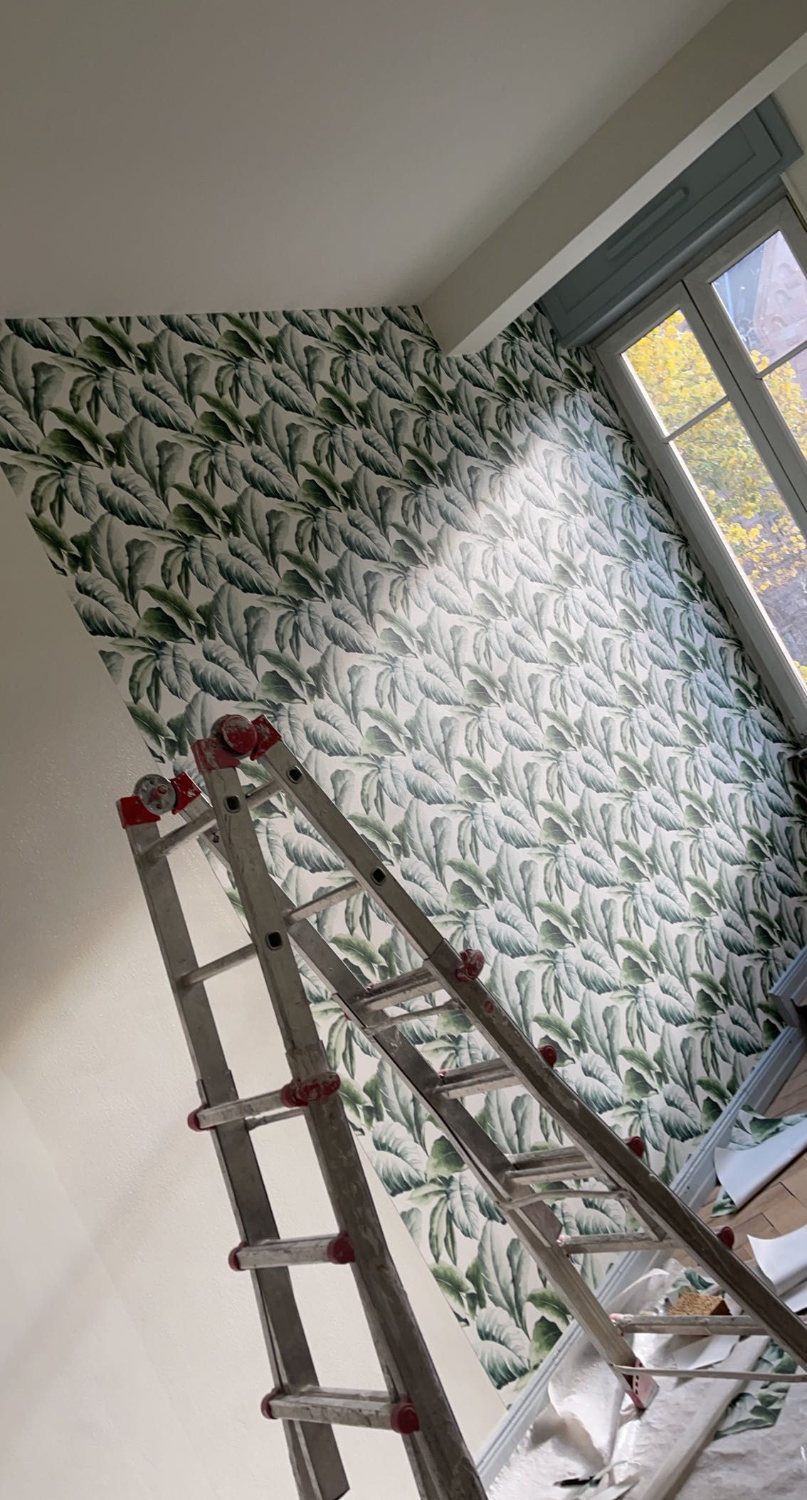 Papier peint avec feuilles vertes