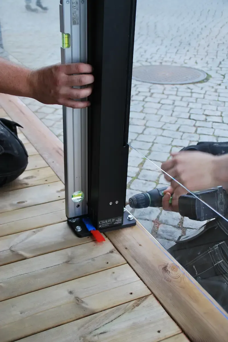 Montering av glasräcke