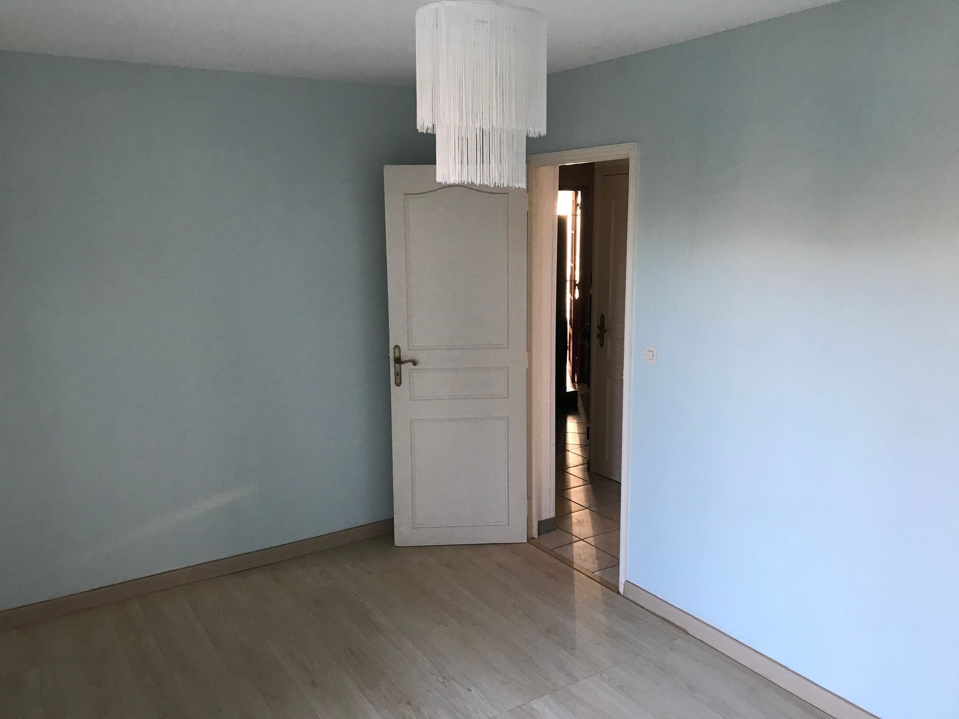 Des murs de couleur bleu clair