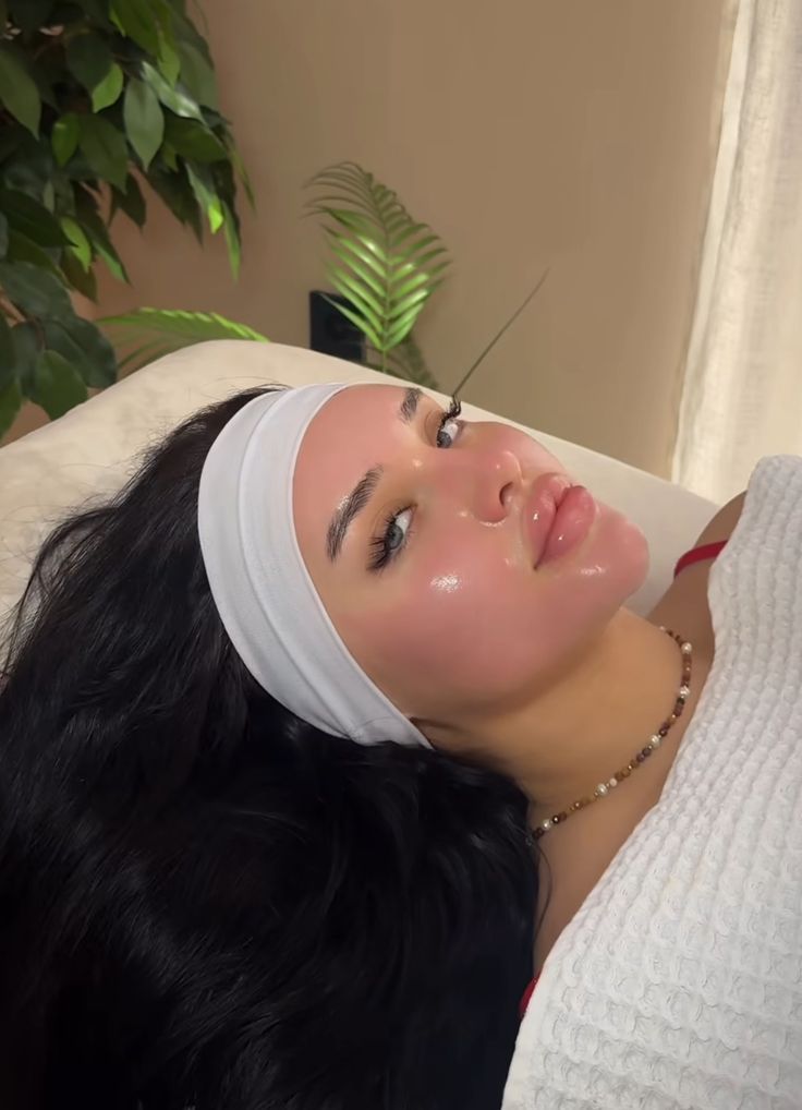 Chica con tratamiento facial