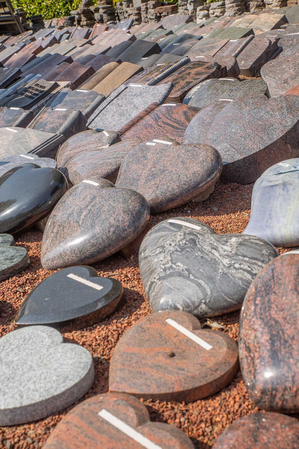 herzförmige Grabsteine