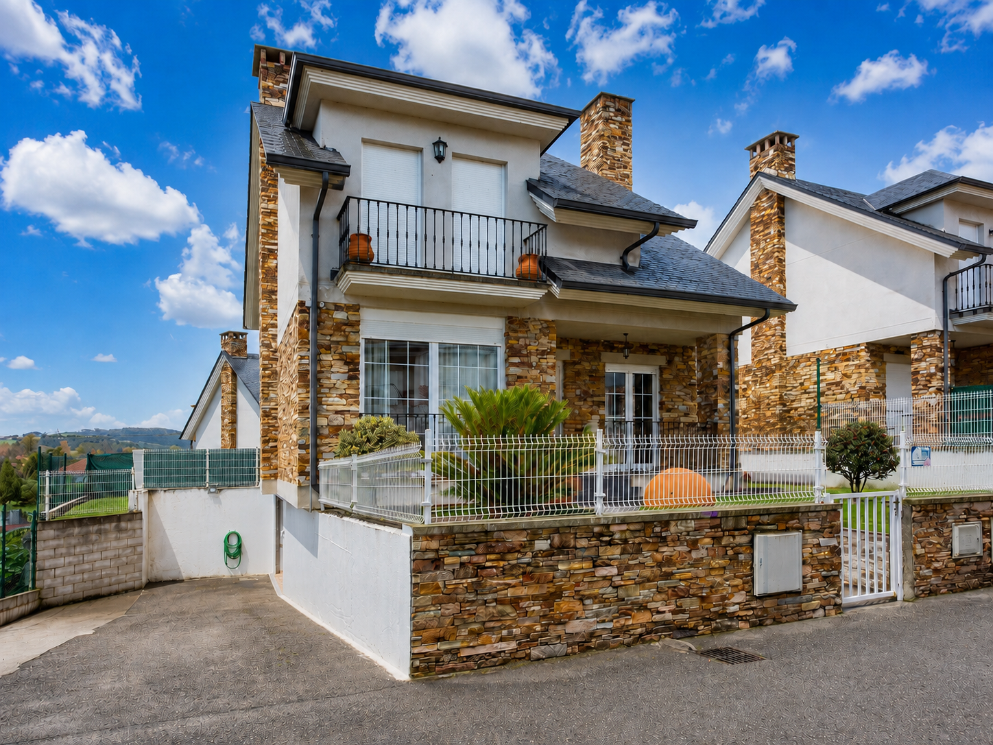 Fachada de Los Cuetos, vivienda vacacional cerca de Suances