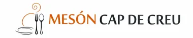Logotipo del restaurante Mesón Cap de Creu con tenedor, cuchara, plato y vapor.