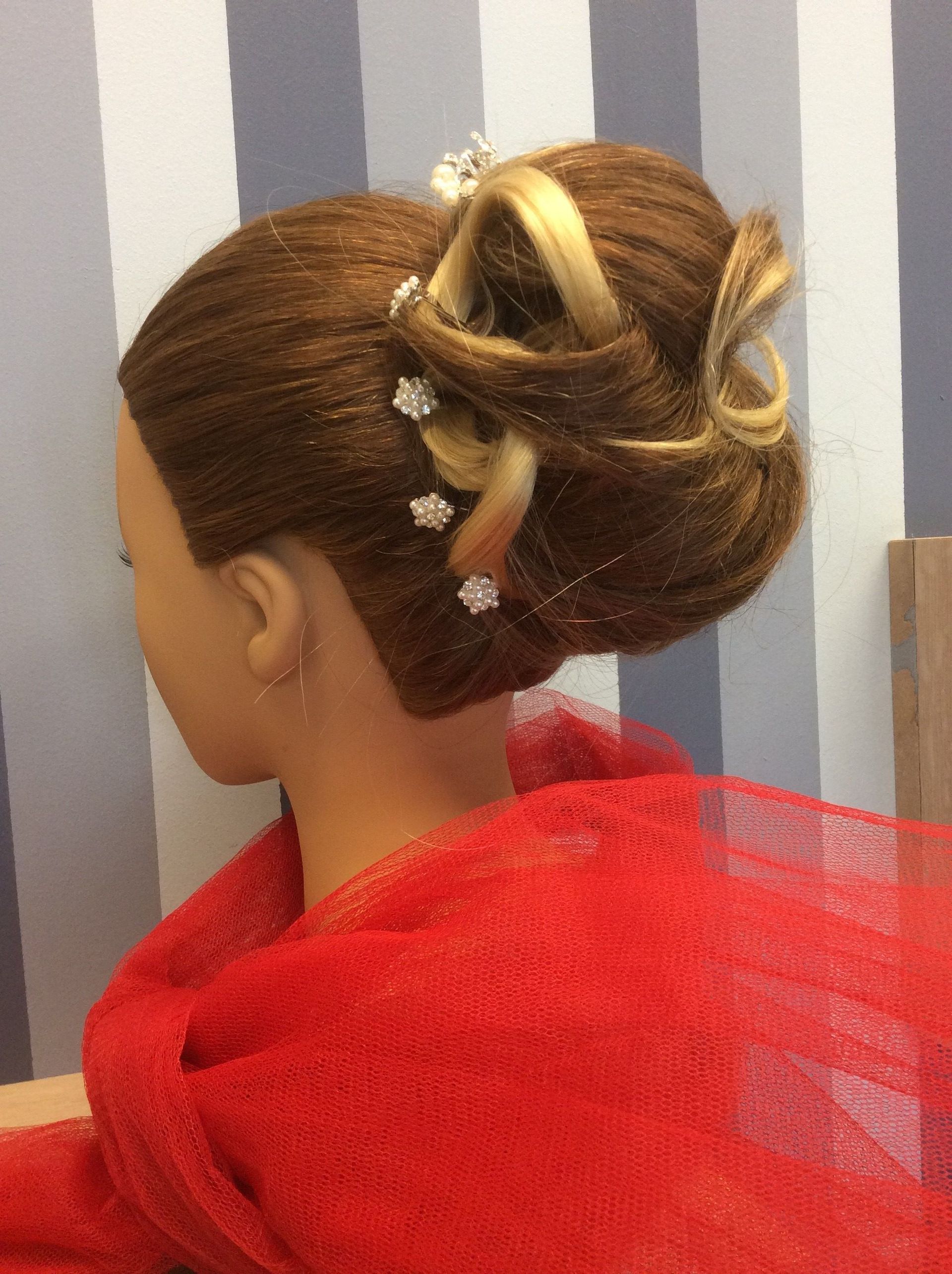 Hochsteckfrisur - Coiffure Charme