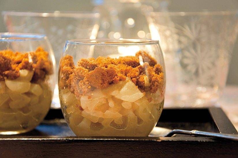 Verrines de poires sautées au gingembre et spéculoos