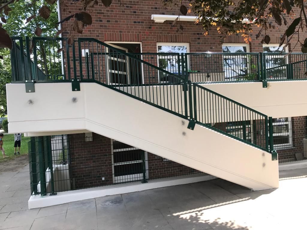 Balkongeländer und Handlauf von der Lahr, Gawron GmbH