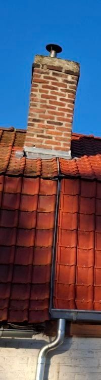 Toit de tuiles d'un bâtiment.