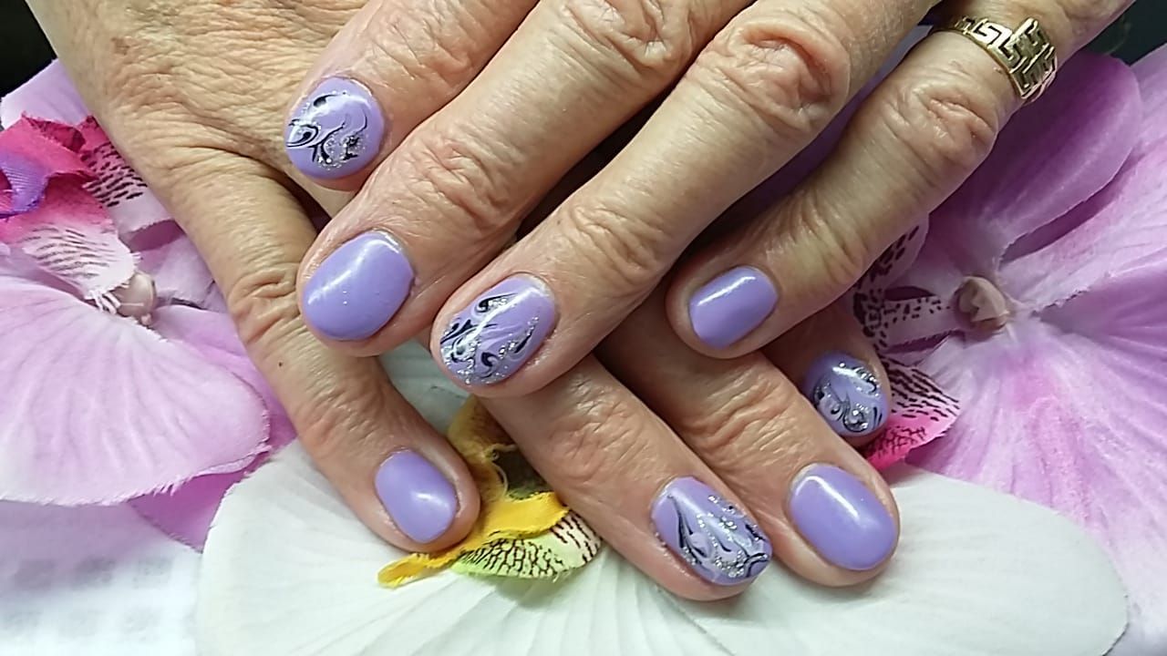 DIA Nails and Beauty