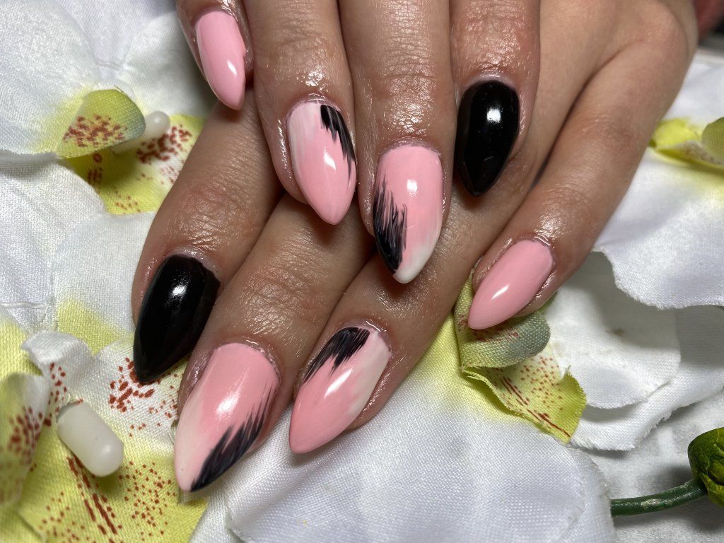 DIA Nails and Beauty