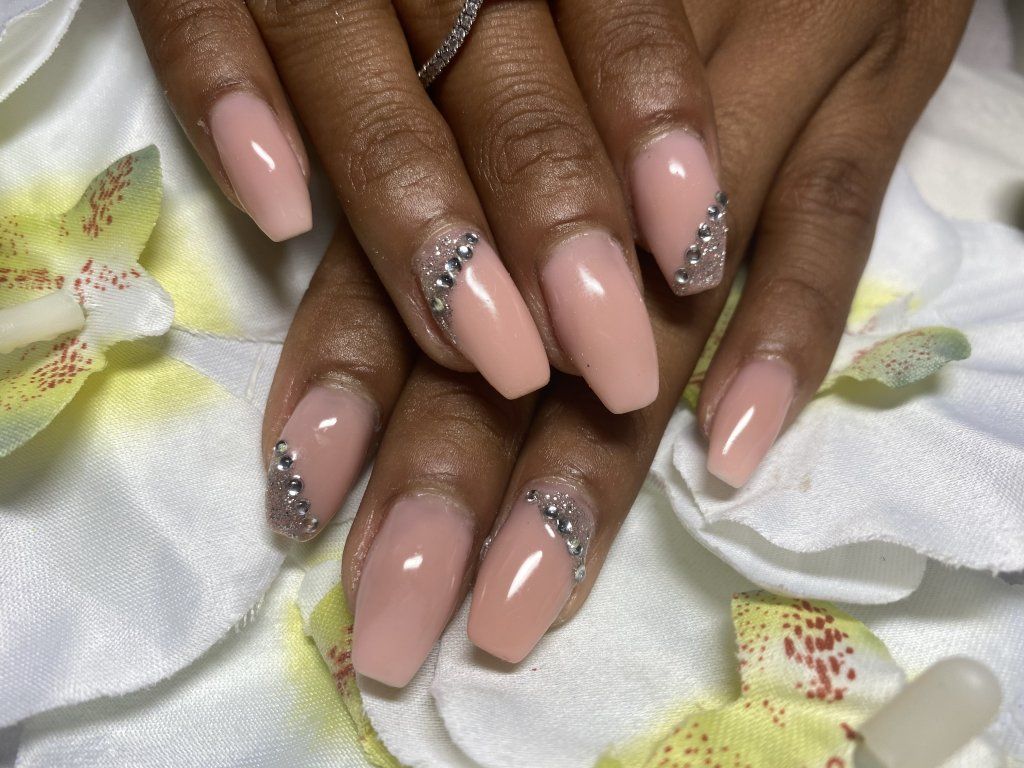 DIA Nails and Beauty