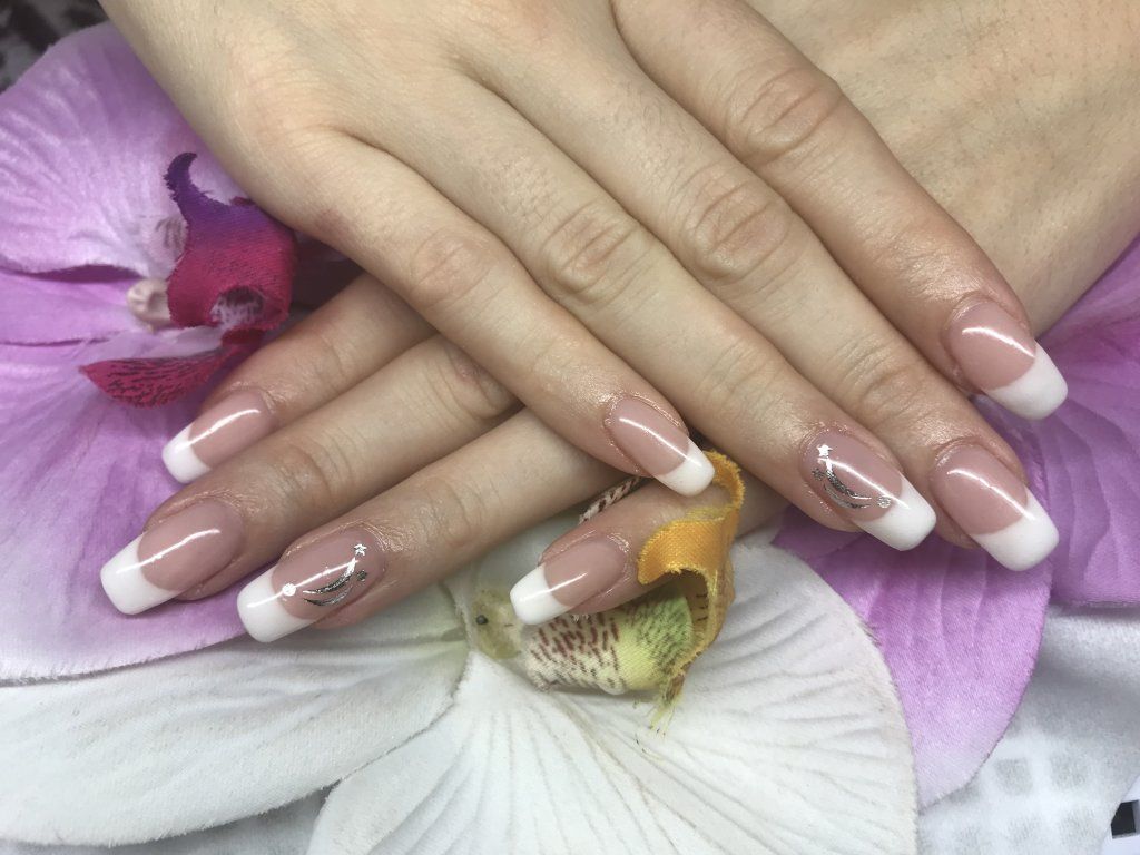 DIA Nails and Beauty