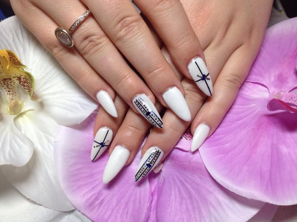 DIA Nails and Beauty