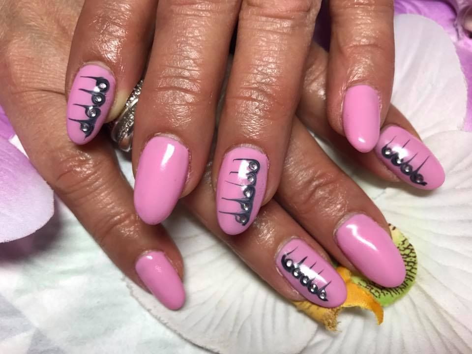 DIA Nails and Beauty