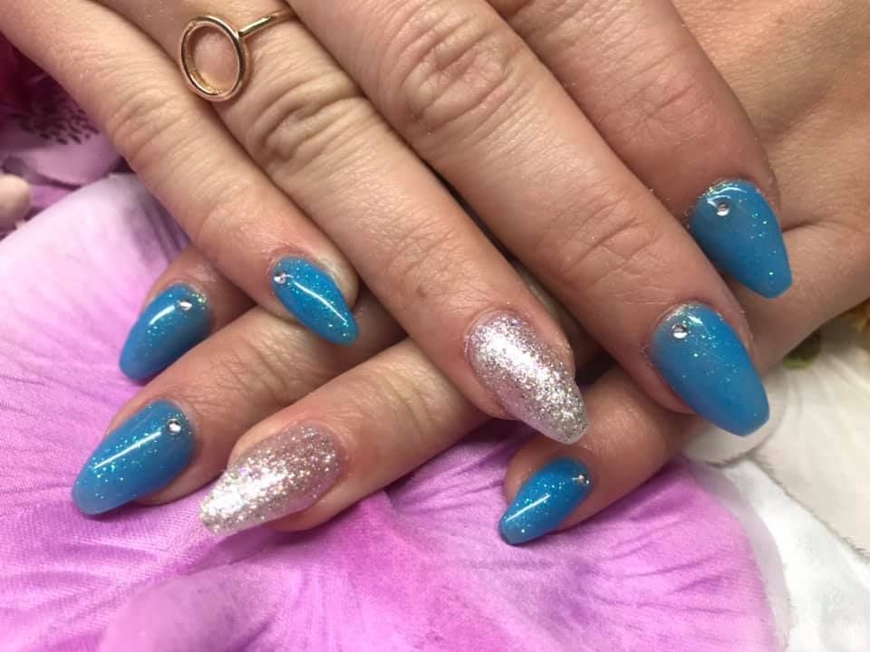 DIA Nails and Beauty