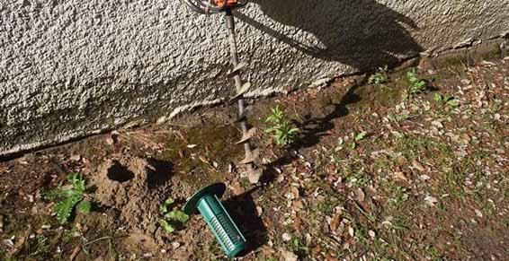 Creusement d'un trou pour piège