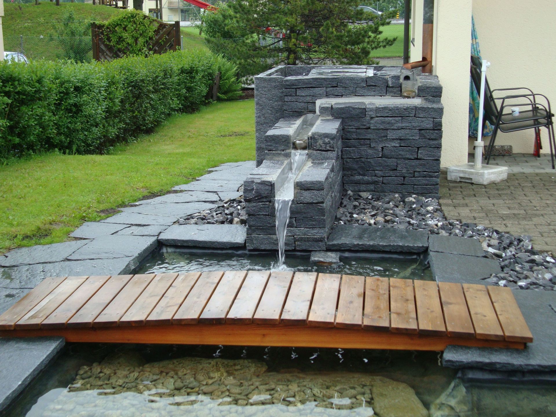 Nägele & Bösch Gartenbau Oberbüren - Brücke über Teich