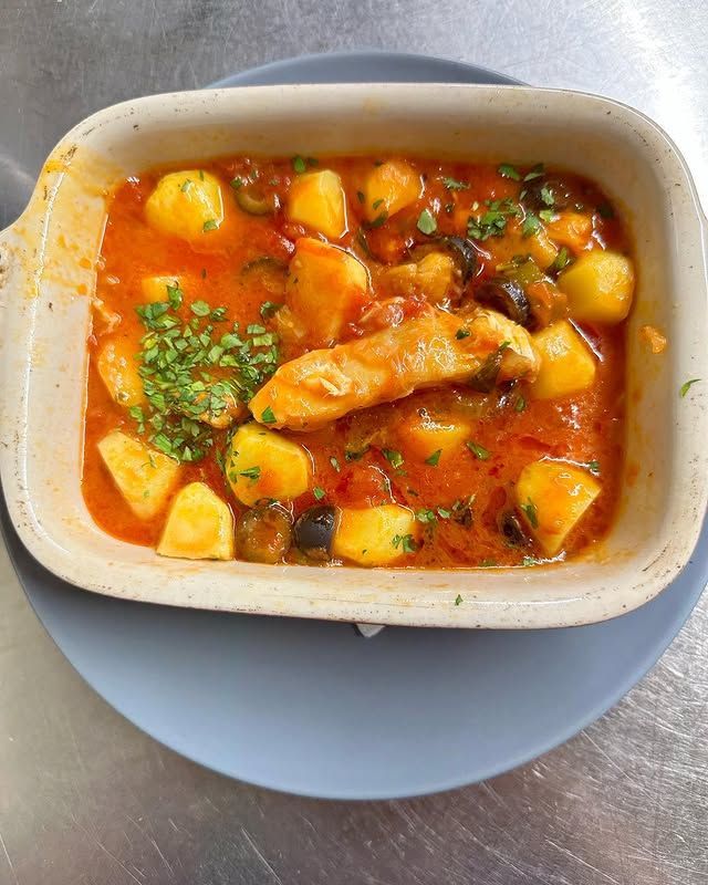 Fisch mit Kartoffeln und Oliven