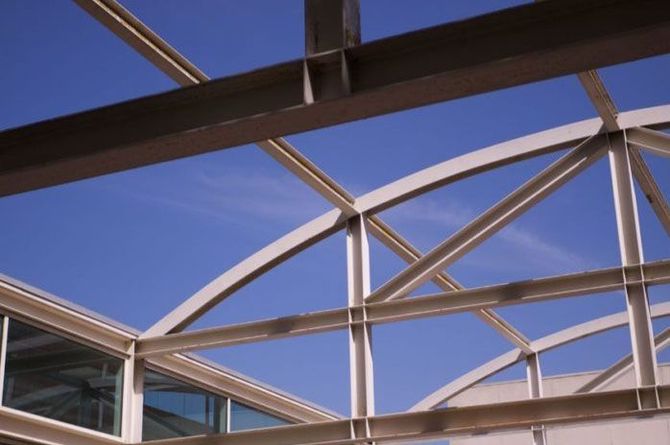 Estructuras metálicas resistentes para proyectos de construcción.
