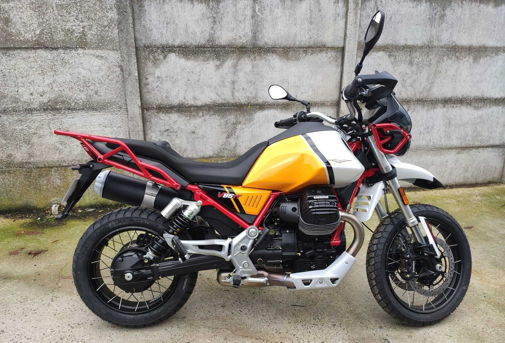 Trail Moto Guzzi neuf