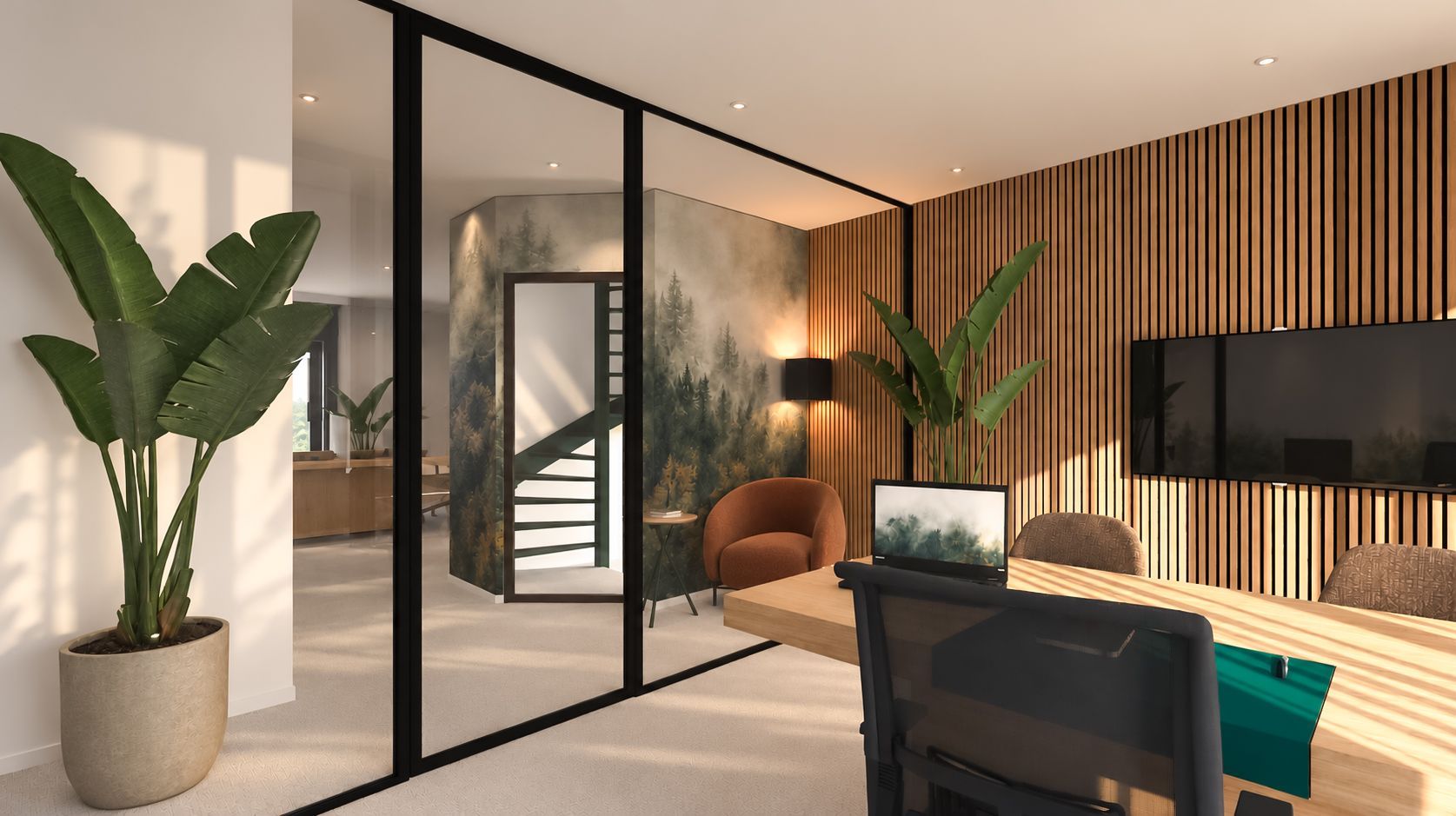 Moderne woonkamer met een glazen scheidingswand met zwart frame, een houten lattenwand, planten, een bank en een tv aan de muur