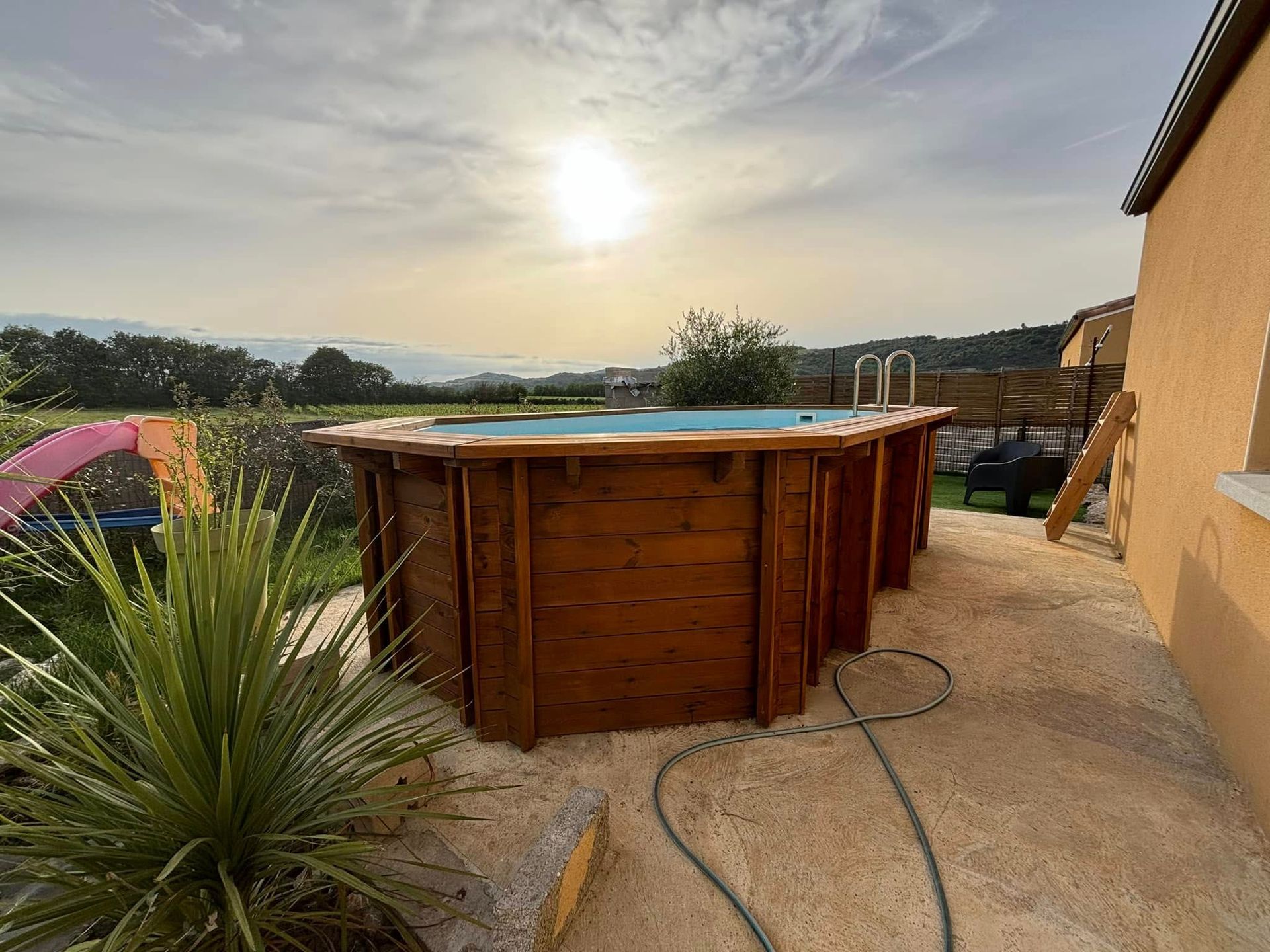 Un bardage pour la piscine