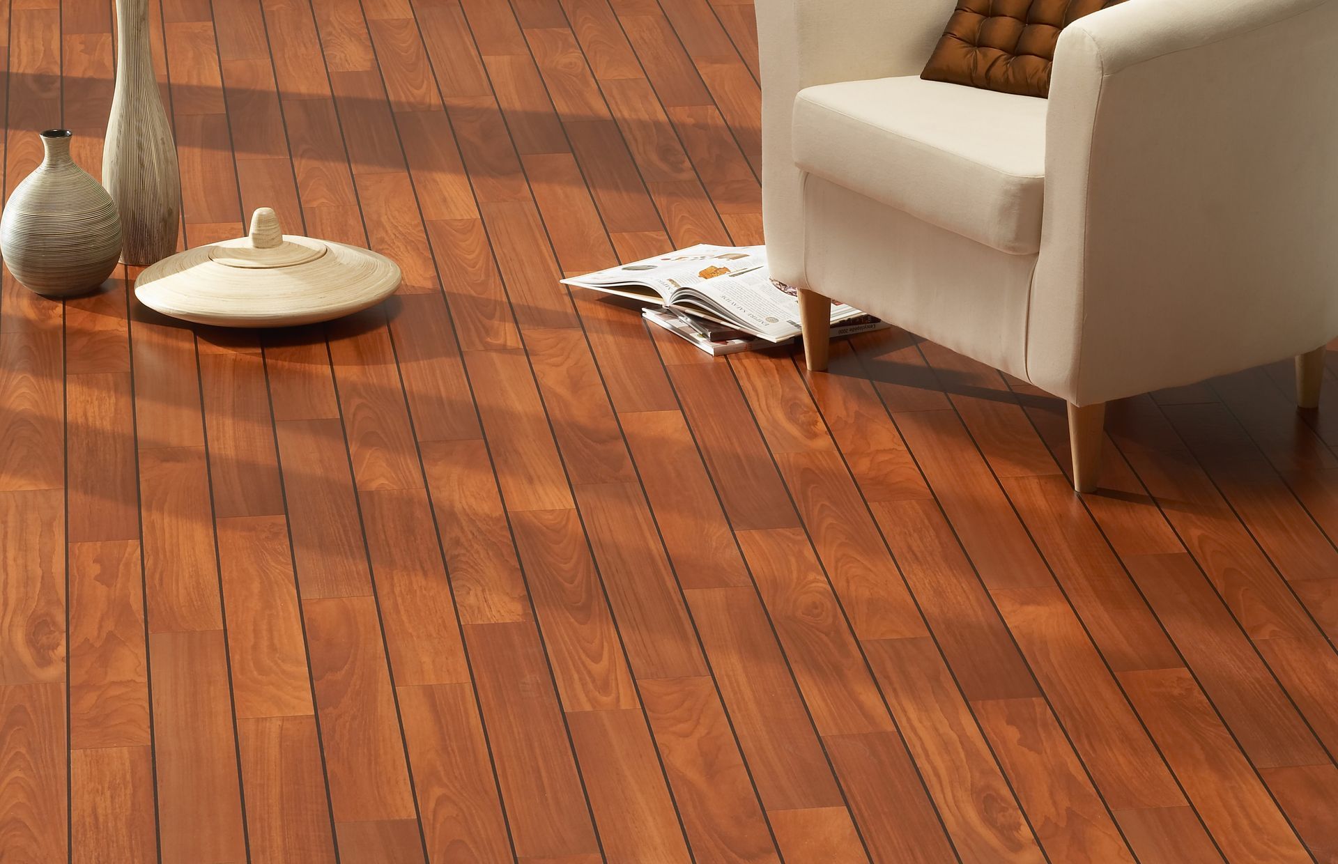 Une pose de parquet avec un canapé