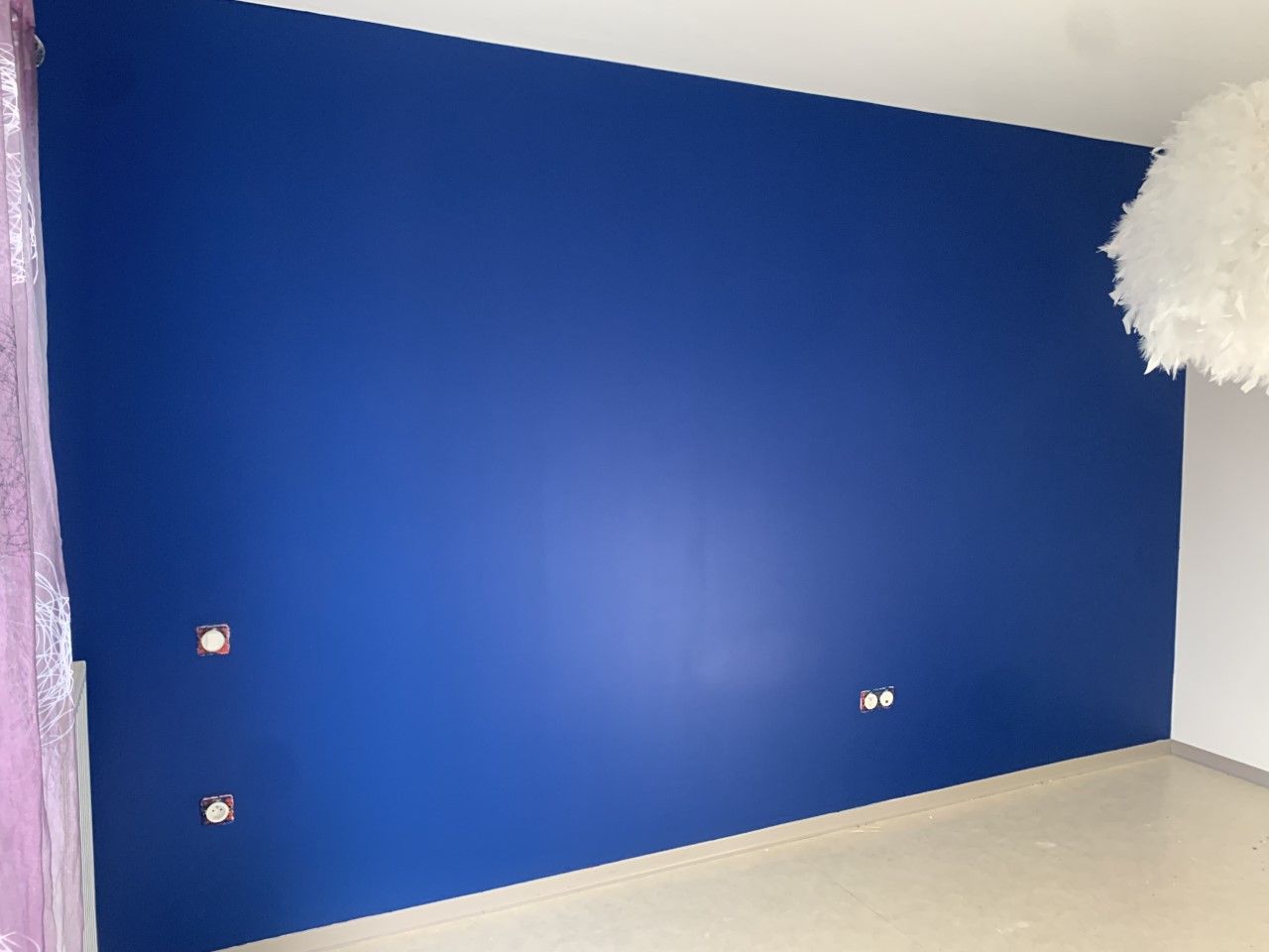 Des pots de peinture