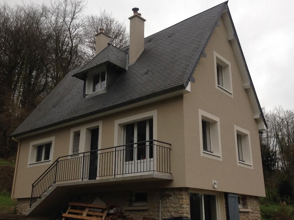 Maison à étage entièrement rénovée