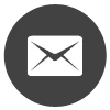 Icono de correo electrónico: sobre blanco dentro de un círculo gris oscuro.