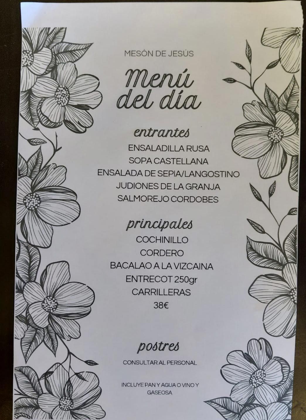 Menú floral titulado “menú del día” con secciones para entrantes, platos principales y postres en español.