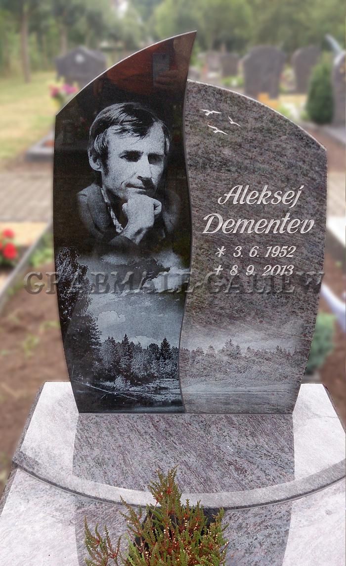 Ein Grabstein mit dem Bild eines Mannes darauf