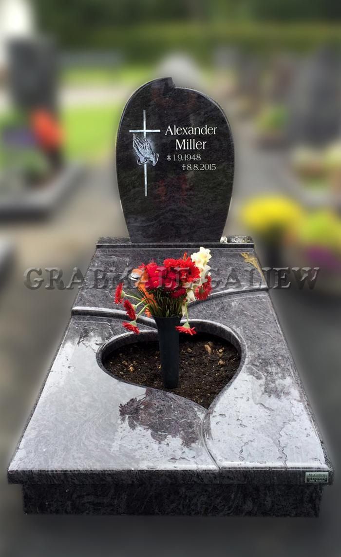 Ein Grab mit einem herzförmigen Loch in der Mitte