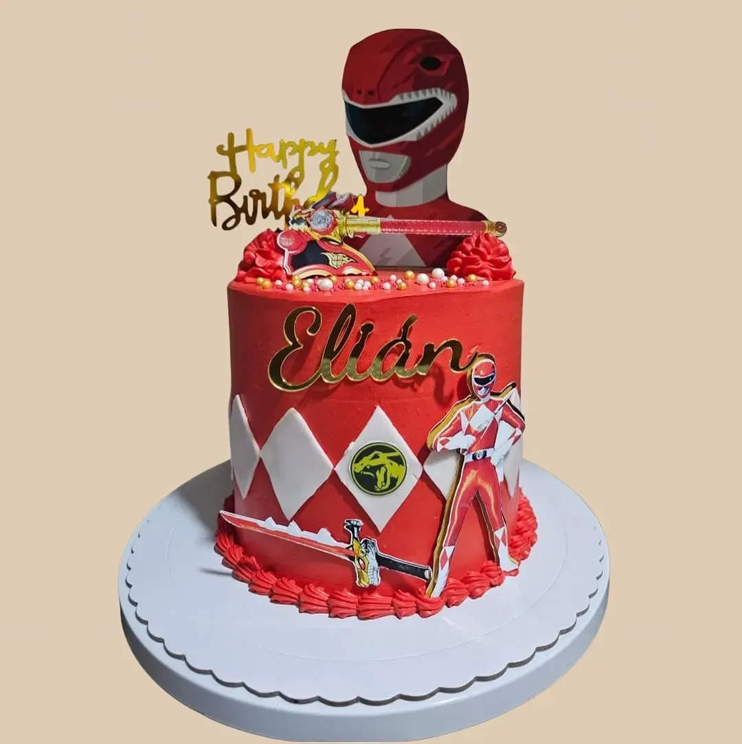 Tarta de cumpleaños con temática del Power Ranger Rojo, con adorno y el nombre