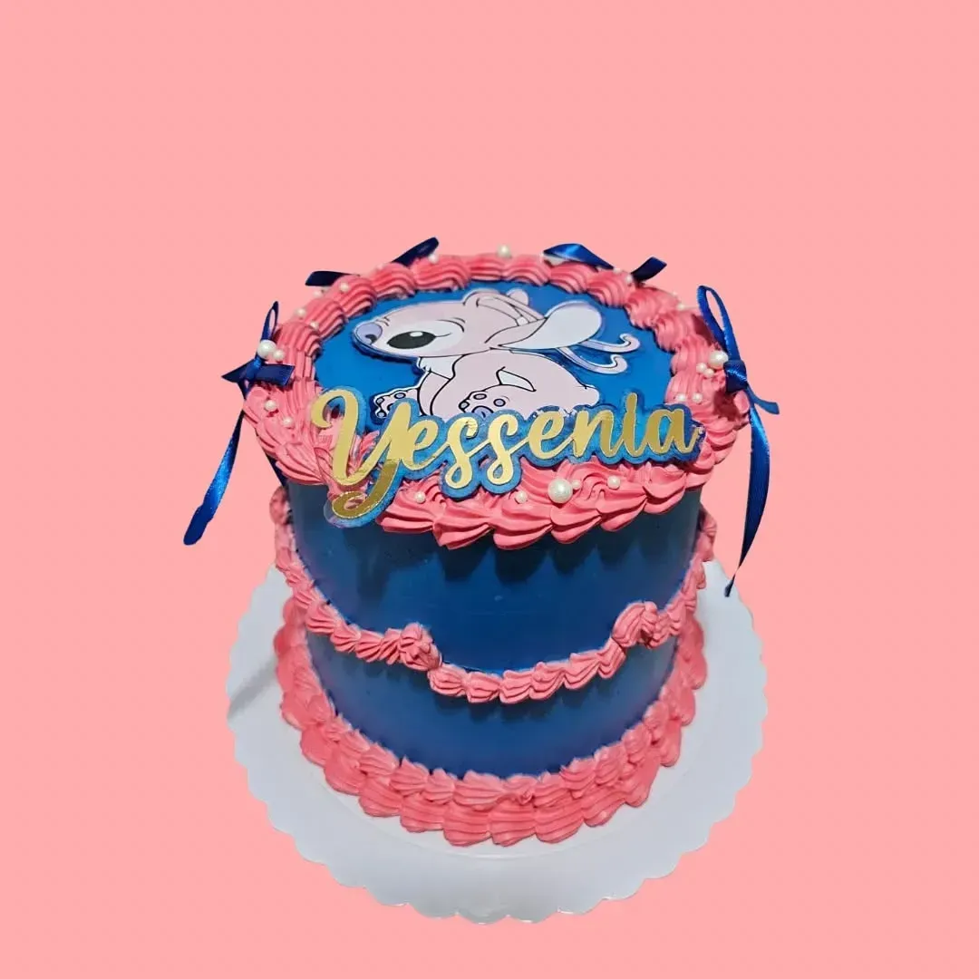 Pastel azul y rosa con Stitch, llamado