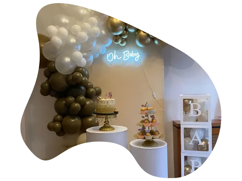 Decoración para baby shower: globos, letrero de neón 